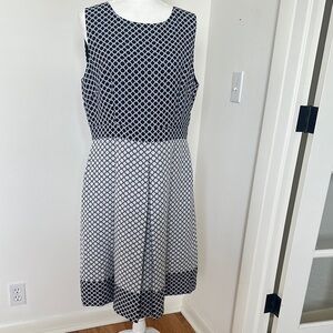 Tahari ASL Elegant Navy and White Sleeveless Dress